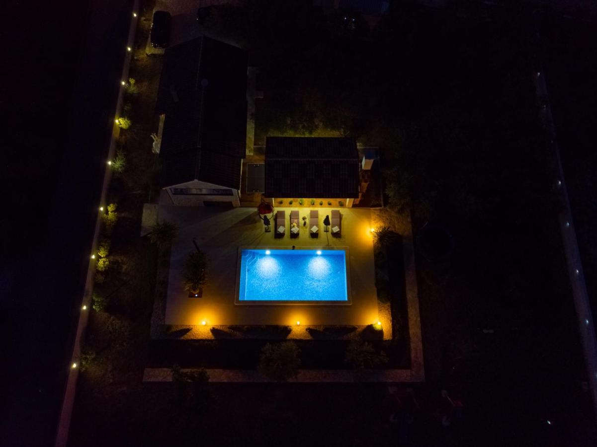 Villa Lorema-Pet Friendly On 5000 Sqm Garden,Pool, Jacuzzi, Billiard&Ps5 Sveti Filip i Jakov Exterior photo